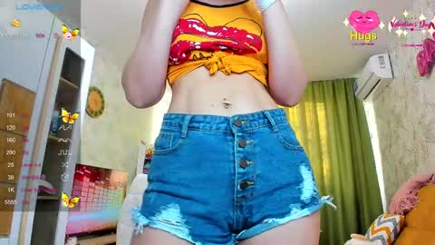 Snapshot of luxiehorny chatting on 02-13-25, 02:09 Lucie online show from 02-13-25, 02:09