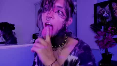 Luxiel 3 online show from 11-12-25, 10:41