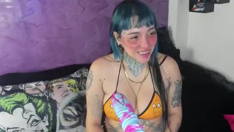 Snapshot of luxifer_666 chatting on 11-21-25, 01:04 Luxifer online show from 11-21-25, 01:04