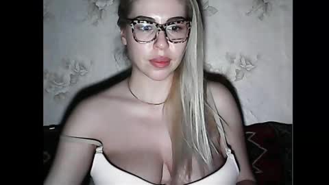 Snapshot of luxsonyastar chatting on 01-19-25, 08:09 LuxSonyaStar online show from 01-19-25, 08:09