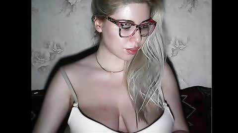 Snapshot of luxsonyastar chatting on 01-22-25, 08:17 LuxSonyaStar online show from 01-22-25, 08:17