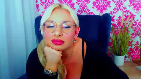 Luxuriaa online show from 01-09-25, 11:24