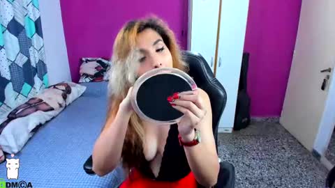 Vanessa ---  online show from 10-12-25, 09:47