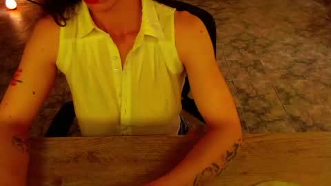 Snapshot of luxurydivine chatting on 06-15-26, 04:31 Liss online show from 06-15-26, 04:31