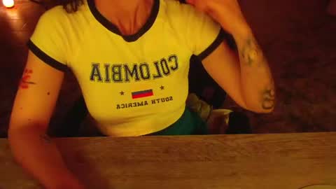 Snapshot of luxurydivine chatting on 06-18-26, 01:50 Liss online show from 06-18-26, 01:50