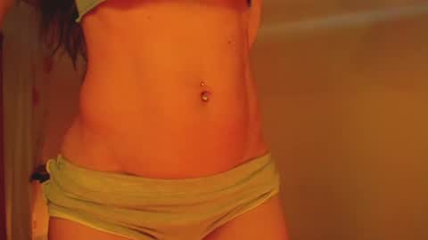 Snapshot of luxurydivine chatting on 07-21-26, 01:02 Liss online show from 07-21-26, 01:02
