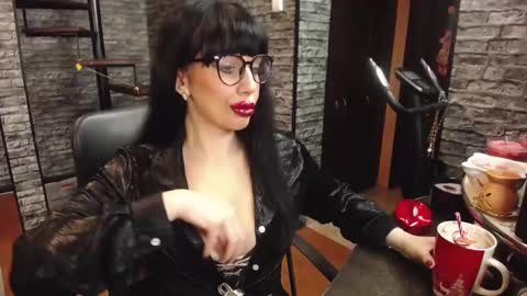 Snapshot of luxurymistress chatting on 01-12-25, 03:03 Spoiled dominant mindfucker mistress MakeupartistNail ArtistFitness and Yoga lover online show from 01-12-25, 03:03