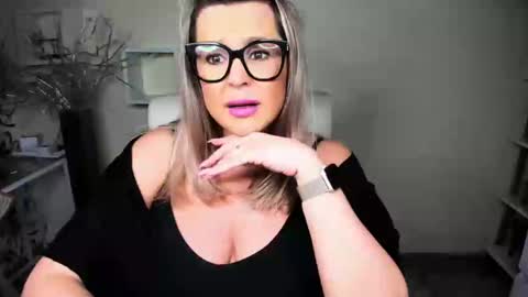 Diana online show from 12-14-24, 01:49