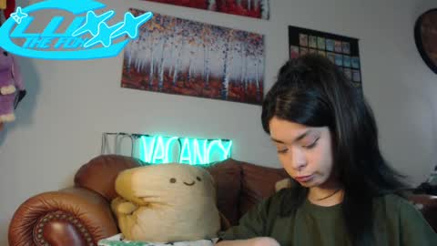 Snapshot of luxxxthefox chatting on 01-24-25, 01:13 LuxxxTheFox online show from 01-24-25, 01:13