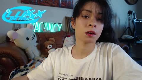 Snapshot of luxxxthefox chatting on 09-10-25, 10:21 LuxxxTheFox online show from 09-10-25, 10:21