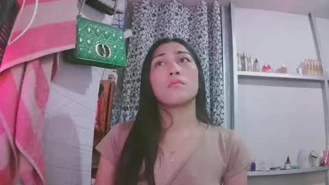 Snapshot of luxy27 chatting on 10-27-25, 03:21 nikke online show from 10-27-25, 03:21