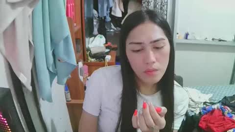 Snapshot of luxy27 chatting on 11-13-25, 03:55 nikke online show from 11-13-25, 03:55