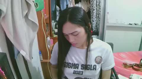 Snapshot of luxy27 chatting on 11-14-25, 07:51 nikke online show from 11-14-25, 07:51