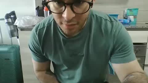 Snapshot of luzardol chatting on 10-11-25, 02:37 luzardol online show from 10-11-25, 02:37