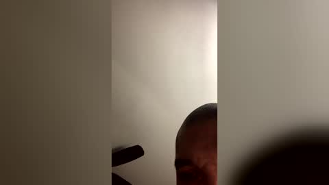 Snapshot of lwichoh81 chatting on 06-15-26, 01:41 lwichoh81 online show from 06-15-26, 01:41