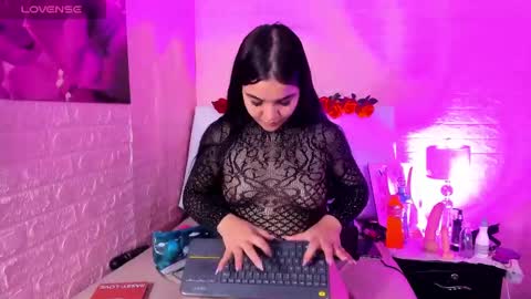 Snapshot of lyaa_collins_ chatting on 09-11-25, 12:05 Lya online show from 09-11-25, 12:05