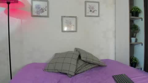 Snapshot of lyan_twink chatting on 09-27-25, 07:19 Lyan online show from 09-27-25, 07:19