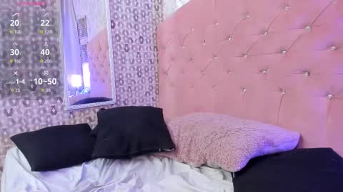 Snapshot of lyan_twink chatting on 10-19-25, 08:04 Lyan online show from 10-19-25, 08:04