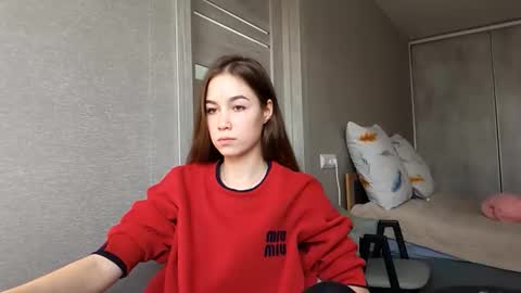 Mia online show from 01-06-26, 05:33