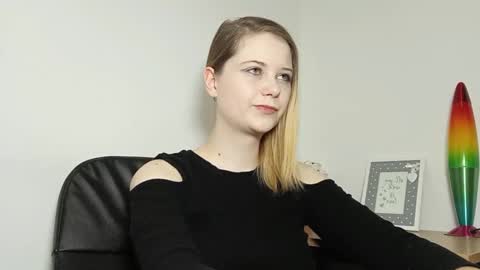 Snapshot of lydiasunny chatting on 09-12-25, 06:19 Lydia online show from 09-12-25, 06:19