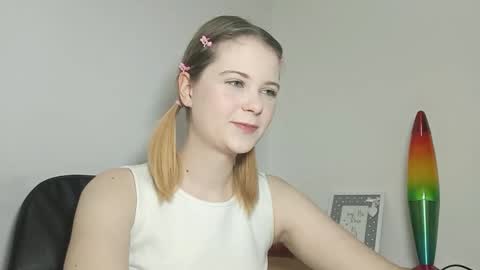 Snapshot of lydiasunny chatting on 09-21-25, 06:09 Lydia online show from 09-21-25, 06:09