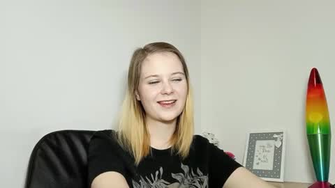 Snapshot of lydiasunny chatting on 09-30-25, 06:57 Lydia online show from 09-30-25, 06:57