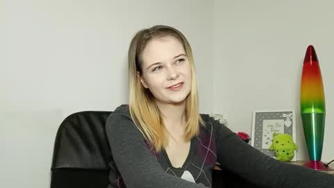 Snapshot of lydiasunny chatting on 11-05-25, 07:25 Lydia online show from 11-05-25, 07:25