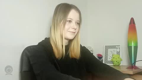 Snapshot of lydiasunny chatting on 11-06-25, 07:15 Lydia online show from 11-06-25, 07:15