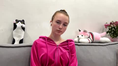 Snapshot of lydiatrowell chatting on 10-17-25, 01:14 Carolina online show from 10-17-25, 01:14