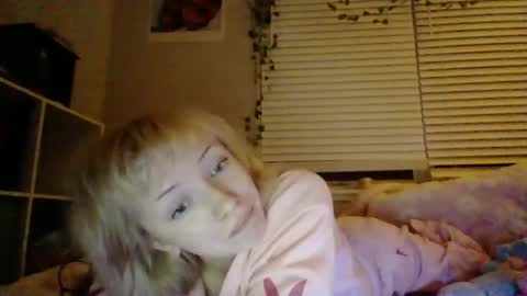Snapshot of lylahsweets chatting on 02-13-26, 04:52 lylahsweets online show from 02-13-26, 04:52