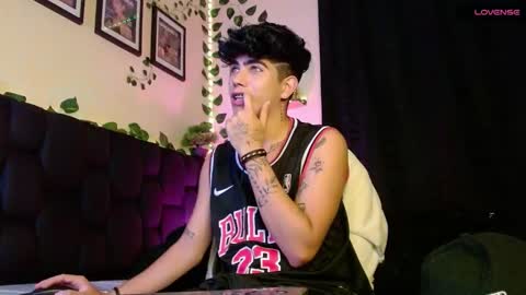 Lyle Bennett Freelance Model online show from 02-14-25, 10:17