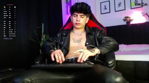 Snapshot of lylebennett_ chatting on 04-11-26, 01:15 Lyle Bennett Freelance Model online show from 04-11-26, 01:15