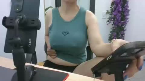 lyli_99 online show from 09-11-25, 10:59