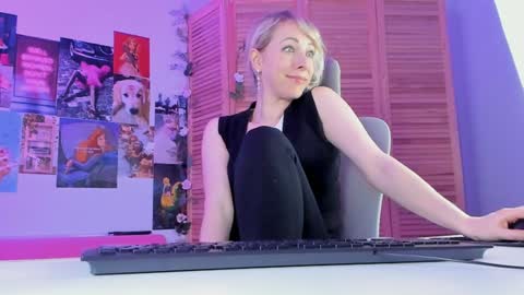 Snapshot of lylithskye chatting on 01-22-25, 01:42 Lylith Skye NO NUDE model online show from 01-22-25, 01:42