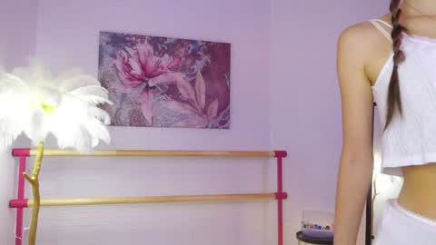 Lyly   online show from 12-10-24, 05:39