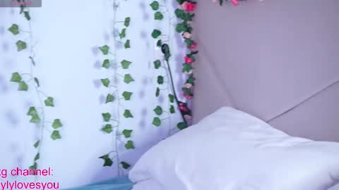 Snapshot of lyly_loveyou chatting on 10-11-25, 05:39 Lyly online show from 10-11-25, 05:39