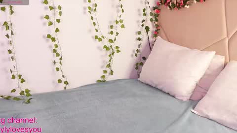 Snapshot of lyly_loveyou chatting on 10-13-25, 05:40 Lyly online show from 10-13-25, 05:40