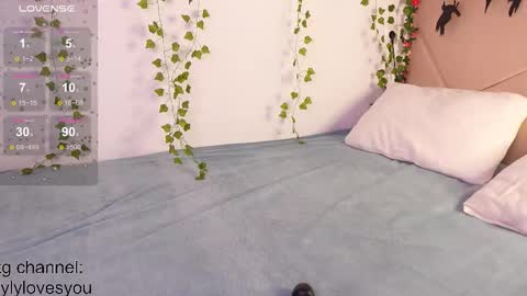 Snapshot of lyly_loveyou chatting on 10-17-25, 05:43 Lyly online show from 10-17-25, 05:43