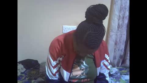 lyn_anna online show from 12-16-25, 05:12