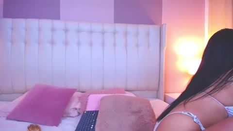Snapshot of lyn_smith_ chatting on 12-23-24, 02:17 Lyn online show from 12-23-24, 02:17