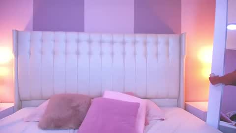 Snapshot of lyn_smith_ chatting on 01-11-25, 11:23 Lyn online show from 01-11-25, 11:23