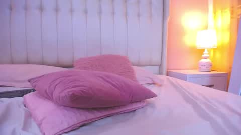 Snapshot of lyn_smith_ chatting on 01-13-25, 08:15 Lyn online show from 01-13-25, 08:15