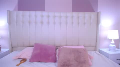 Snapshot of lyn_smith_ chatting on 01-23-25, 02:17 Lyn online show from 01-23-25, 02:17