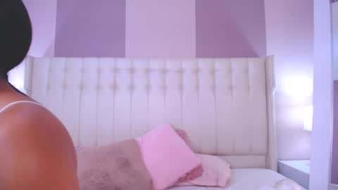 Snapshot of lyn_smith_ chatting on 01-29-25, 11:09 Lyn online show from 01-29-25, 11:09