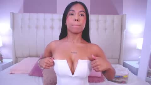 Snapshot of lyn_smith_ chatting on 01-31-25, 11:24 Lyn online show from 01-31-25, 11:24