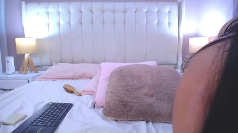 Snapshot of lyn_smith_ chatting on 02-25-25, 07:36 Lyn online show from 02-25-25, 07:36
