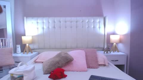 Snapshot of lyn_smith_ chatting on 02-27-25, 11:20 Lyn online show from 02-27-25, 11:20