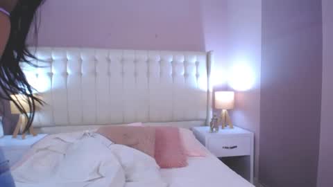 Snapshot of lyn_smith_ chatting on 03-08-25, 11:27 Lyn online show from 03-08-25, 11:27
