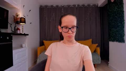 Sara online show from 02-10-25, 01:24