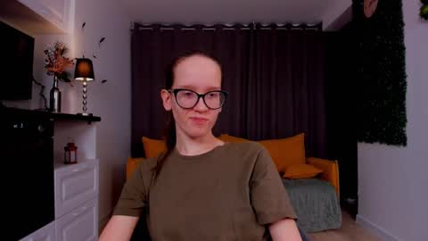 Sara online show from 03-07-25, 01:42